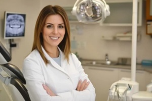 female dentist with dental practice management consultants advising her practice 